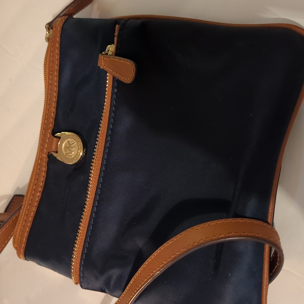 Michael Kors  crossbody - Picture 2 of 6